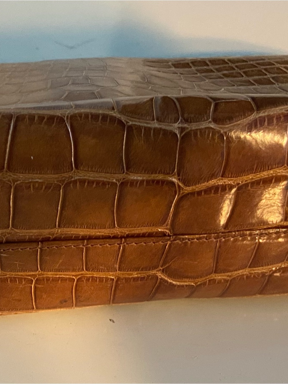 Classic Brown Croc-Embossed Leather women’s Zip Pouch or clutch made in Italy - Picture 2 of 4